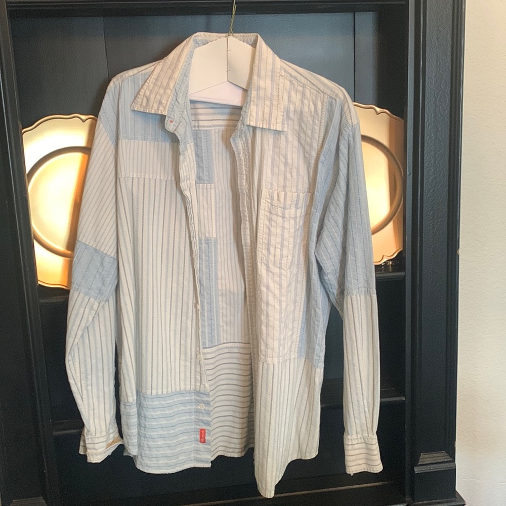 Mens cotton patch dress shirt. Arms: 25” Chest “ 24.5”